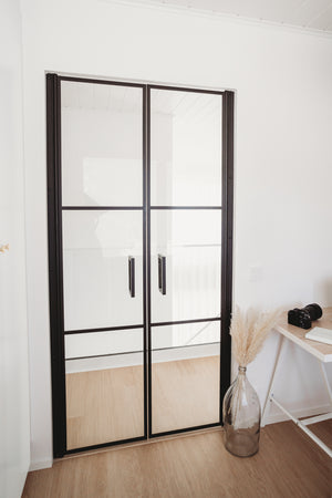 Frame Selkä – pariovi saranoilla