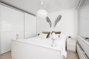 Kehyksetön komeron liukuovi