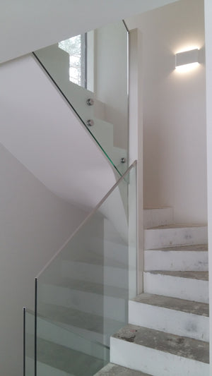 Pistekiinnitys lasikaide