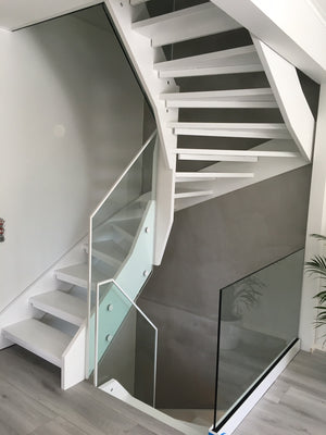 Pistekiinnitys lasikaide