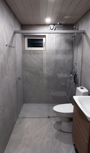 Linja – suihkuseinä liukuovella