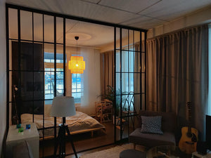 Frame Myrsky – lasiseinä liukuovilla