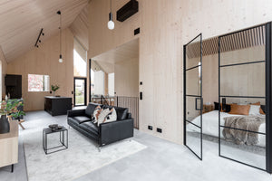 Frame Selkä – pariovi saranoilla