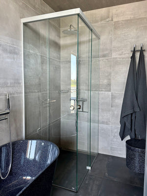 Niemeke – liukuovellinen suihkunurkka