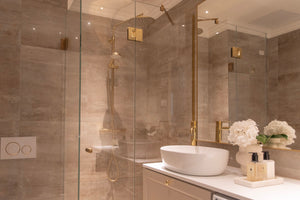 Poukama - suhkunurkka suoralla ja taittuvalla ovella