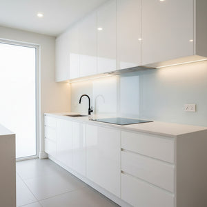 Keittiön välitilan lasit