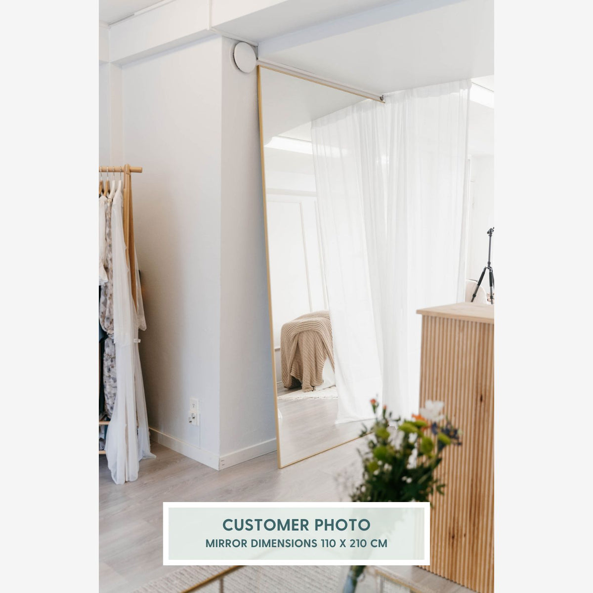 Aitta-peili kultamessinkikehyksellä (50x150cm)