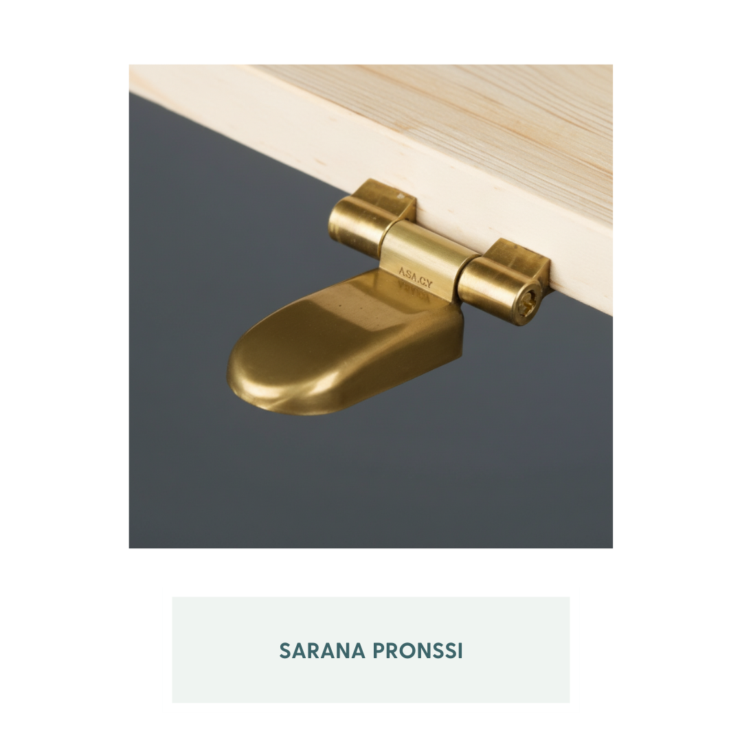 Havu – saunan lasiovi puukarmeilla