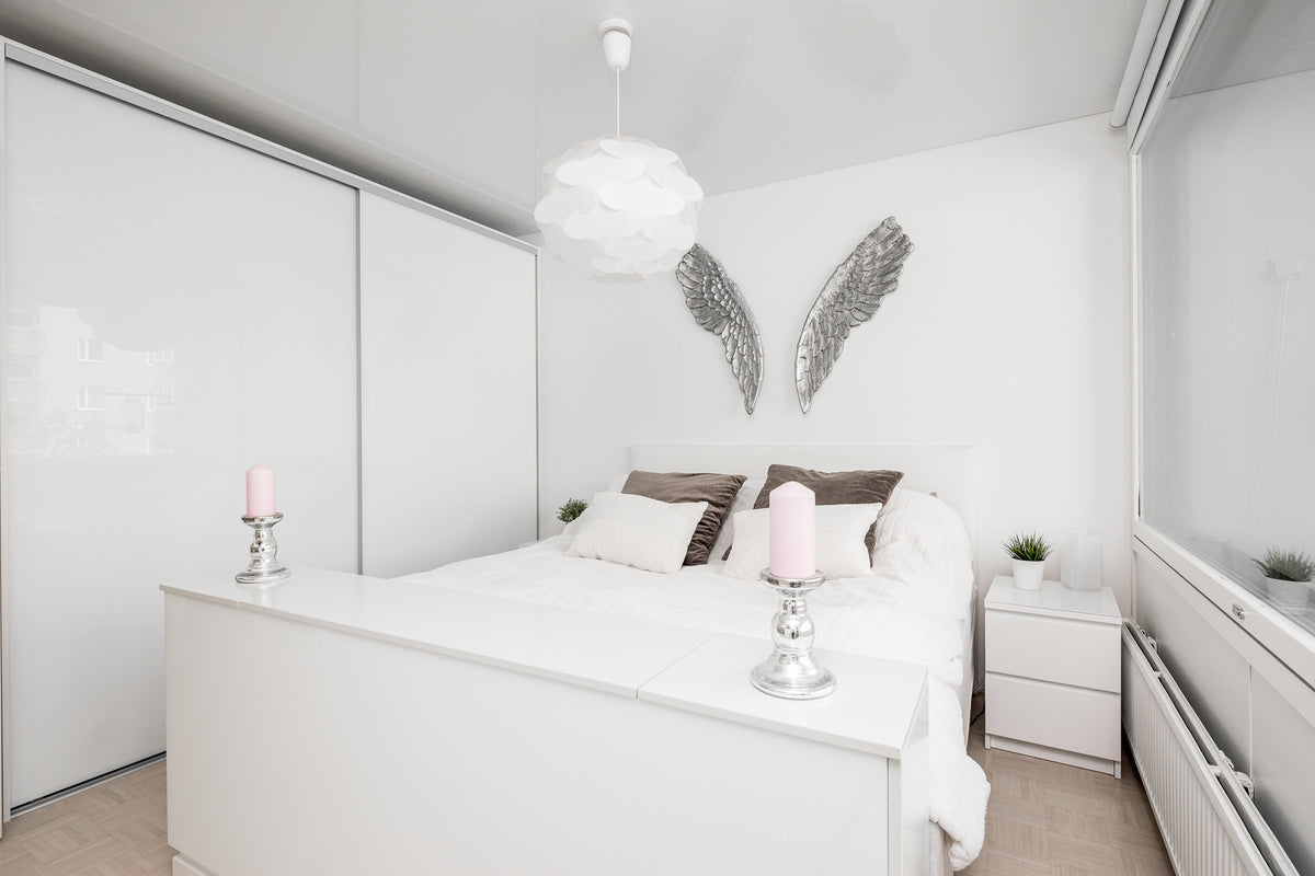 Kehyksetön komeron liukuovi