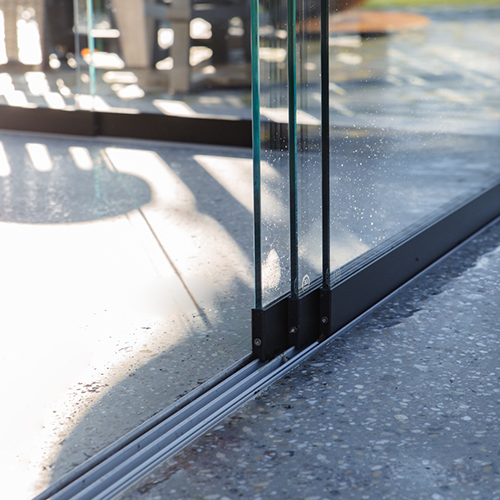 Panorama kehyksetön terassilasitus - vain liukuovet