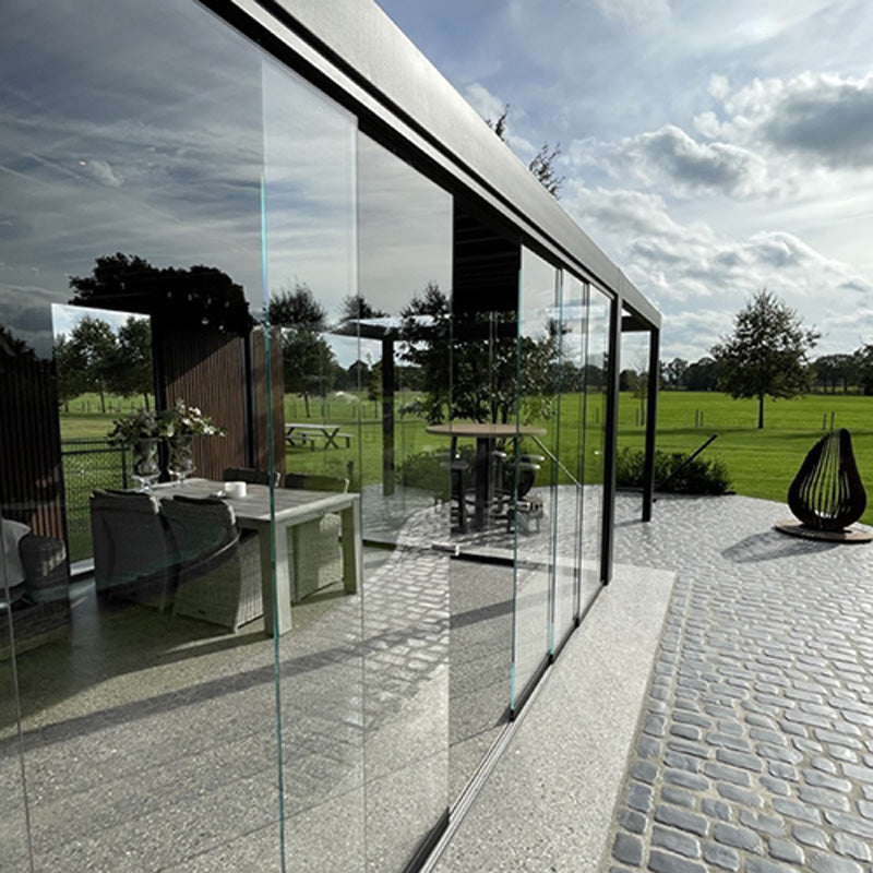 Panorama kehyksetön terassilasitus - vain liukuovet