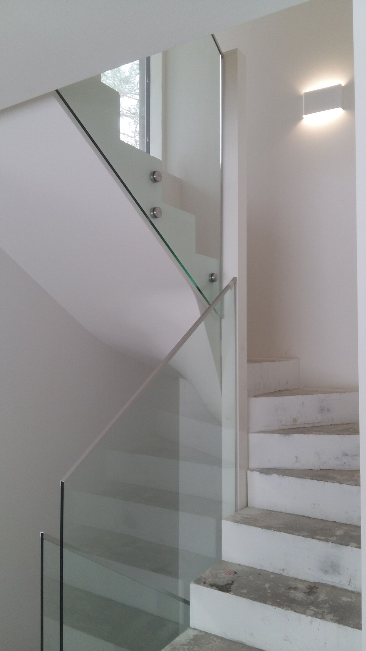 Pistekiinnitys lasikaide