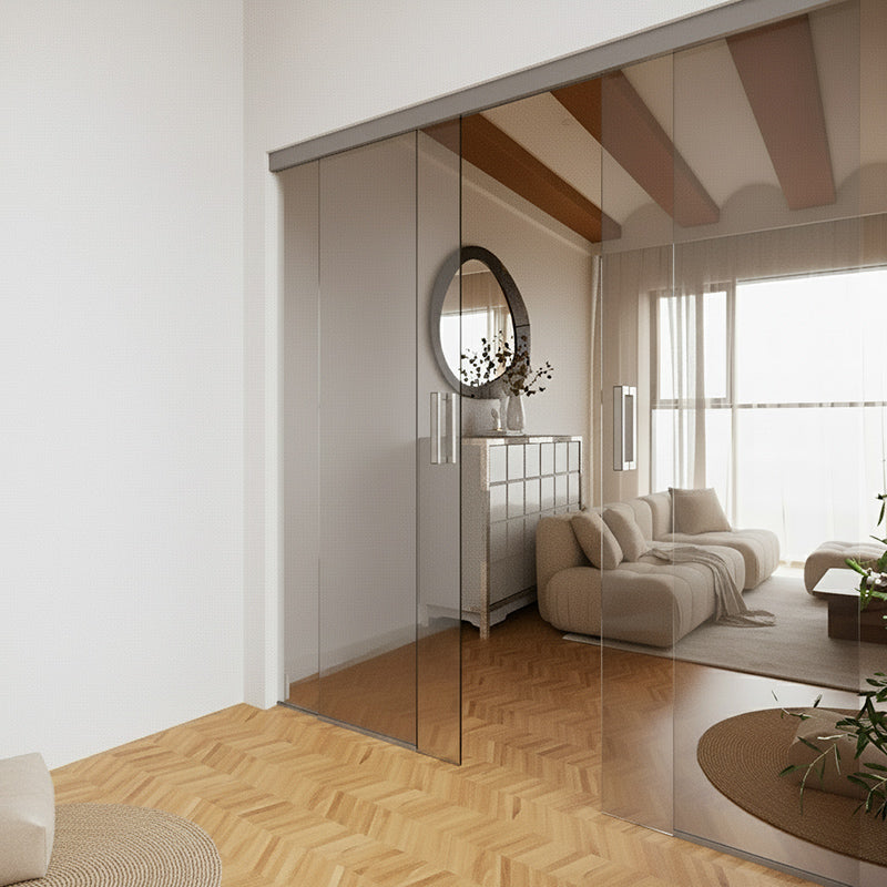 Valo Aava – kehyksetön lasiliukuovi pariovilla ja kiinteillä laseilla