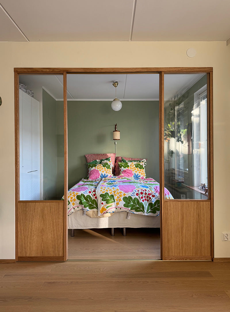 Oak Collection lasiseinä liukuovilla