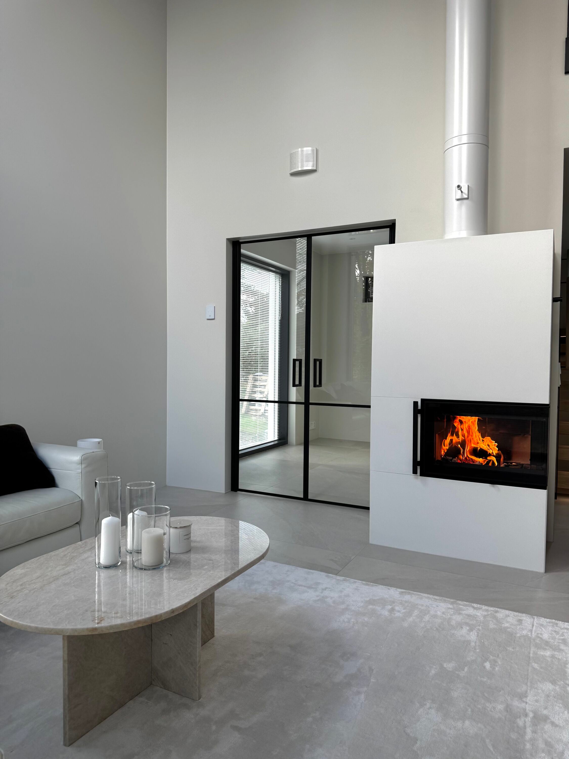 Frame Selkä – pariovi saranoilla