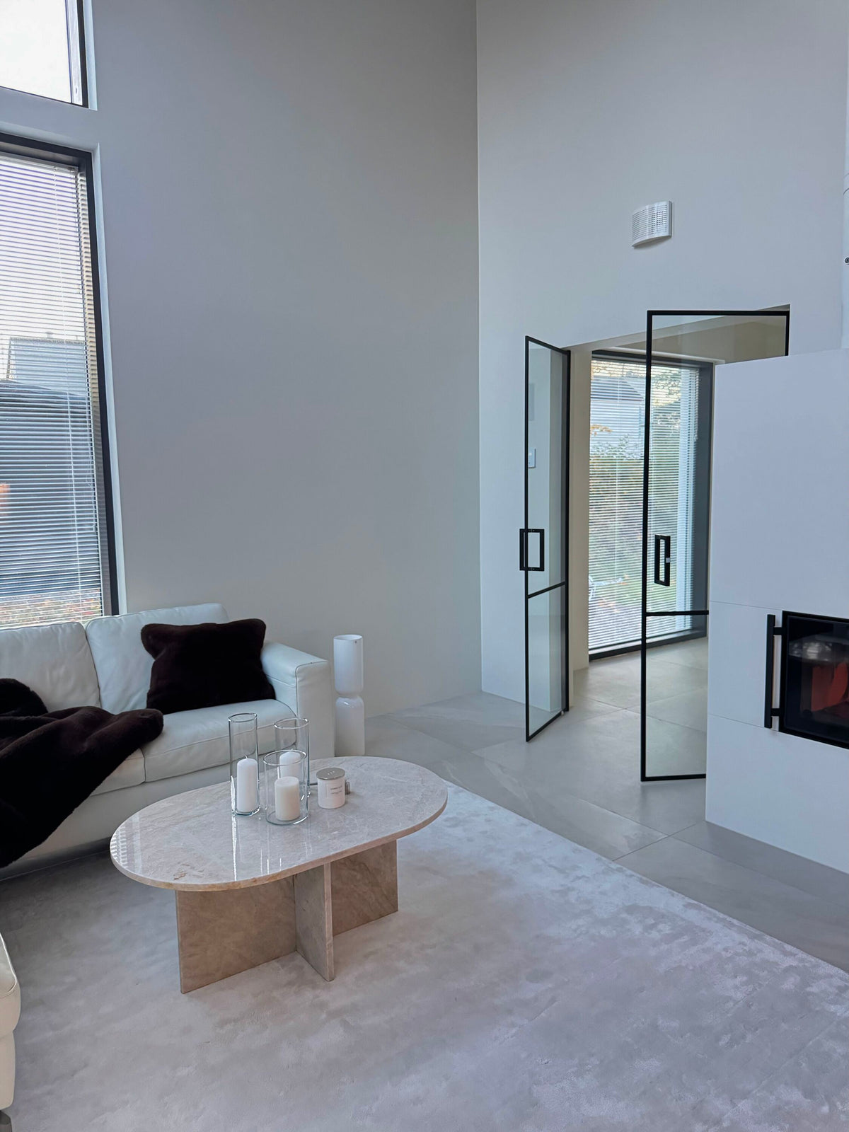 Frame Selkä – pariovi saranoilla