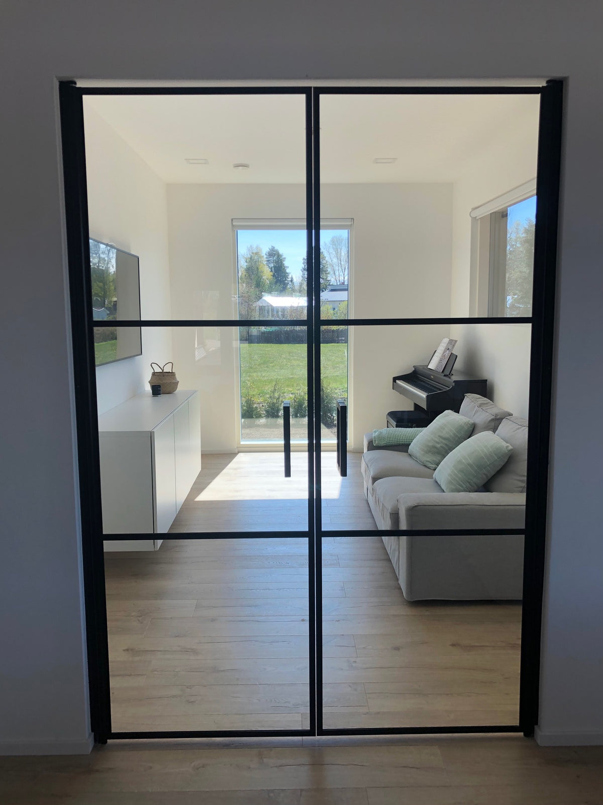 Frame Selkä – pariovi saranoilla