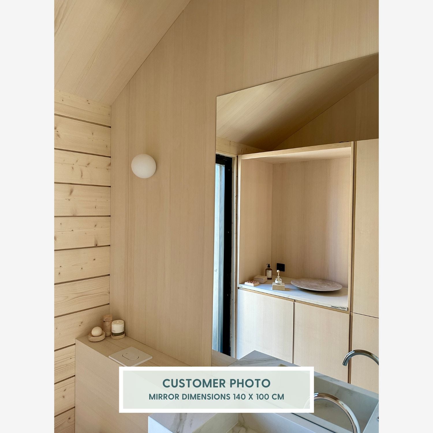 Kehyksetön neliskulmainen peili (90x90 cm)