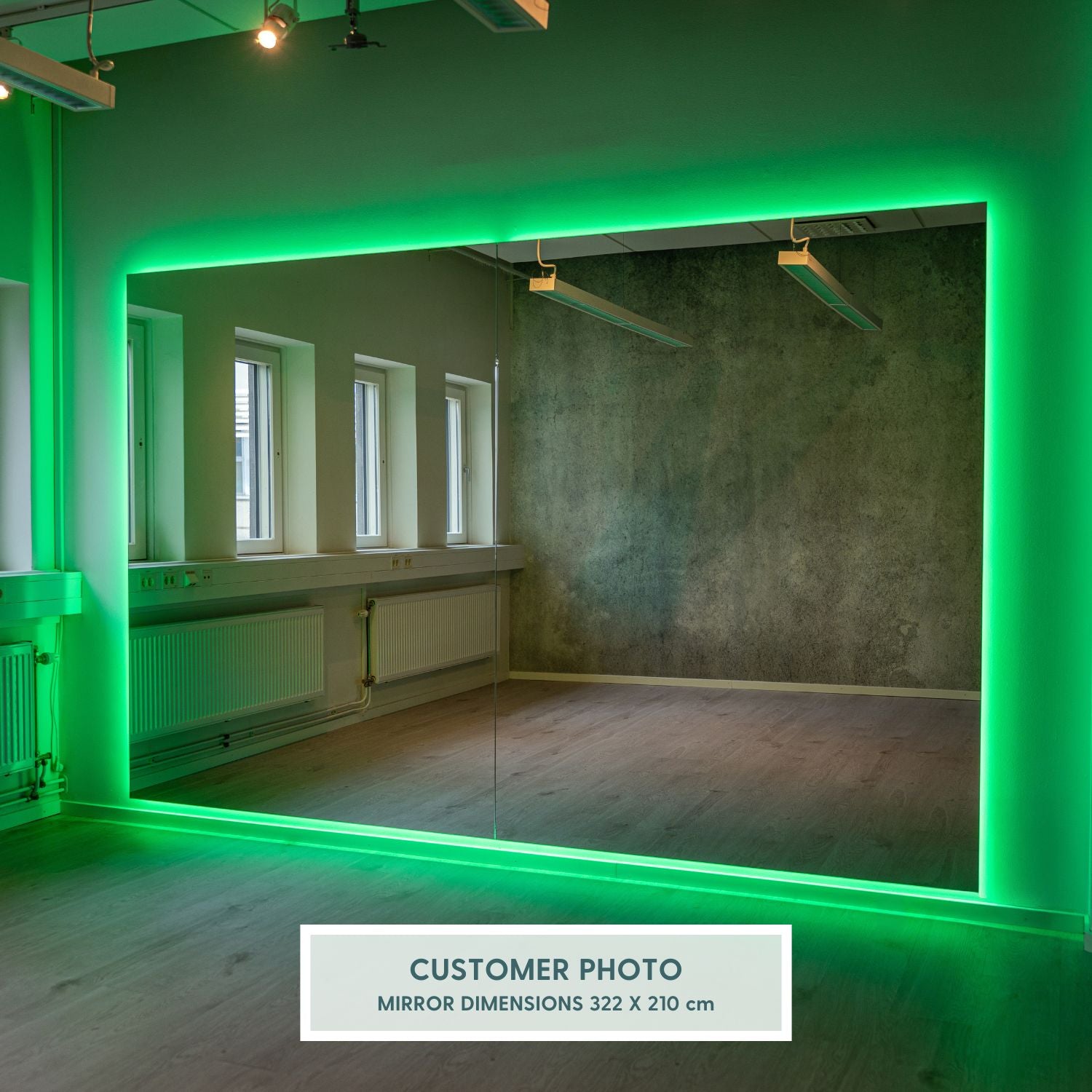 Neliskulmainen peili värivaloilla