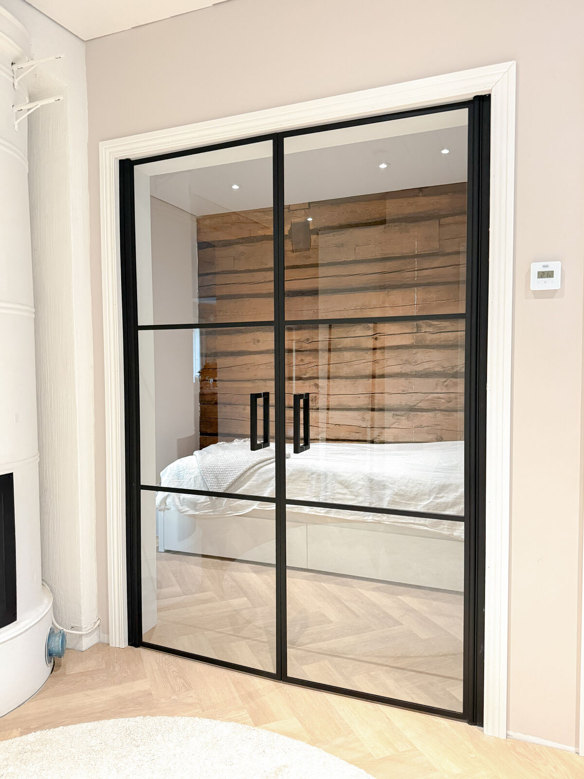 Frame Selkä – pariovi saranoilla