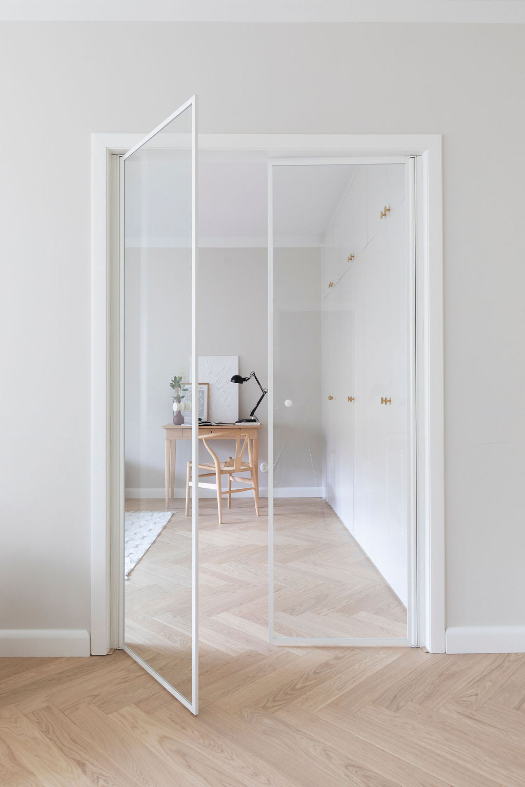 Frame Selkä – pariovi saranoilla