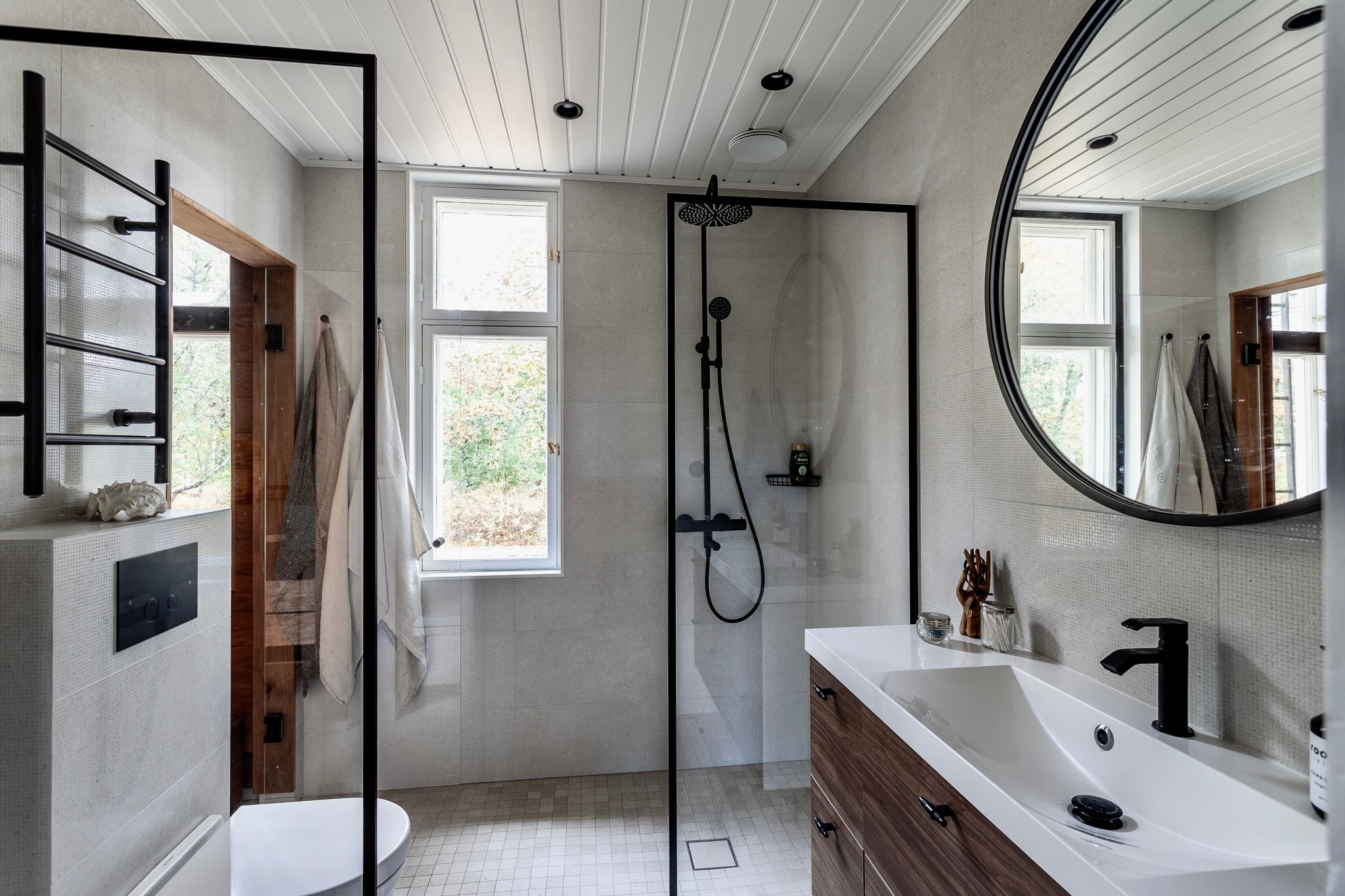 Suvanto - kiinteä suihkuseinä