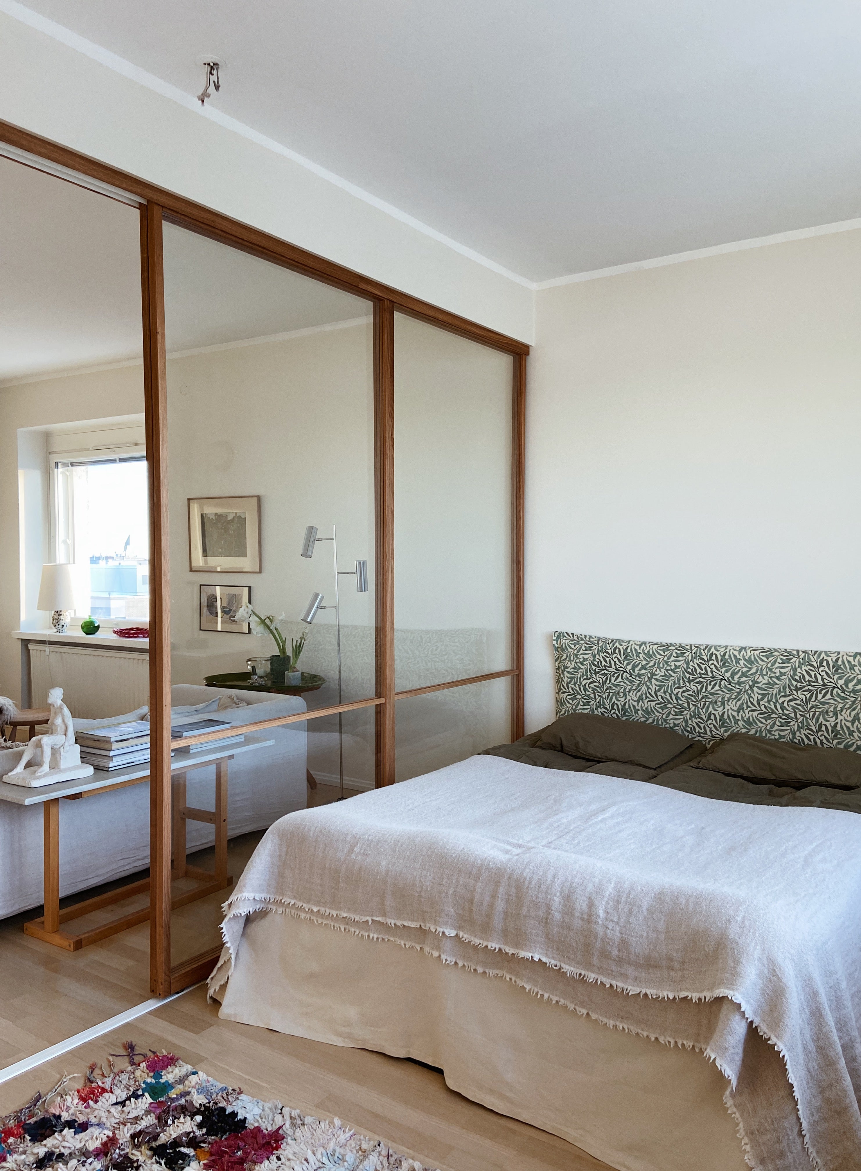 Oak Collection lasiseinä liukuovilla