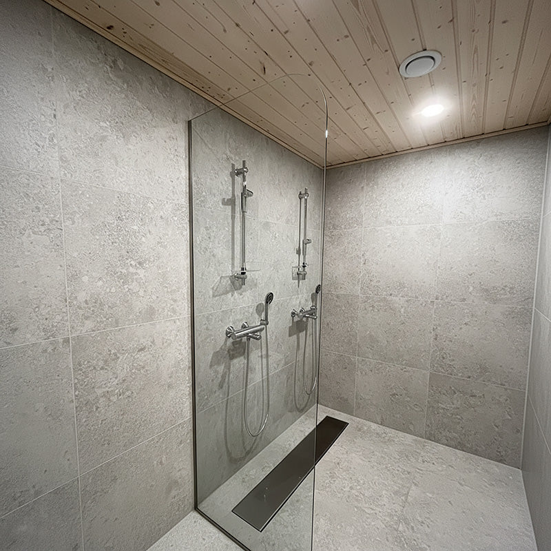 Luoto - Kiinteä suihkuseinä pyöristetyllä kulmalla