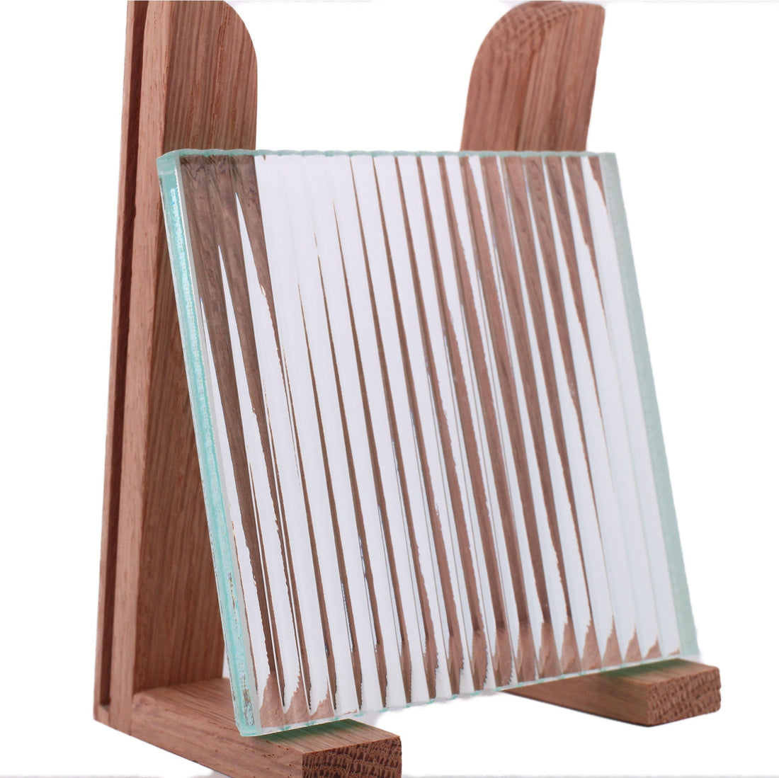 <strong>Kirkas raitalasi, tiheä raita.</strong>