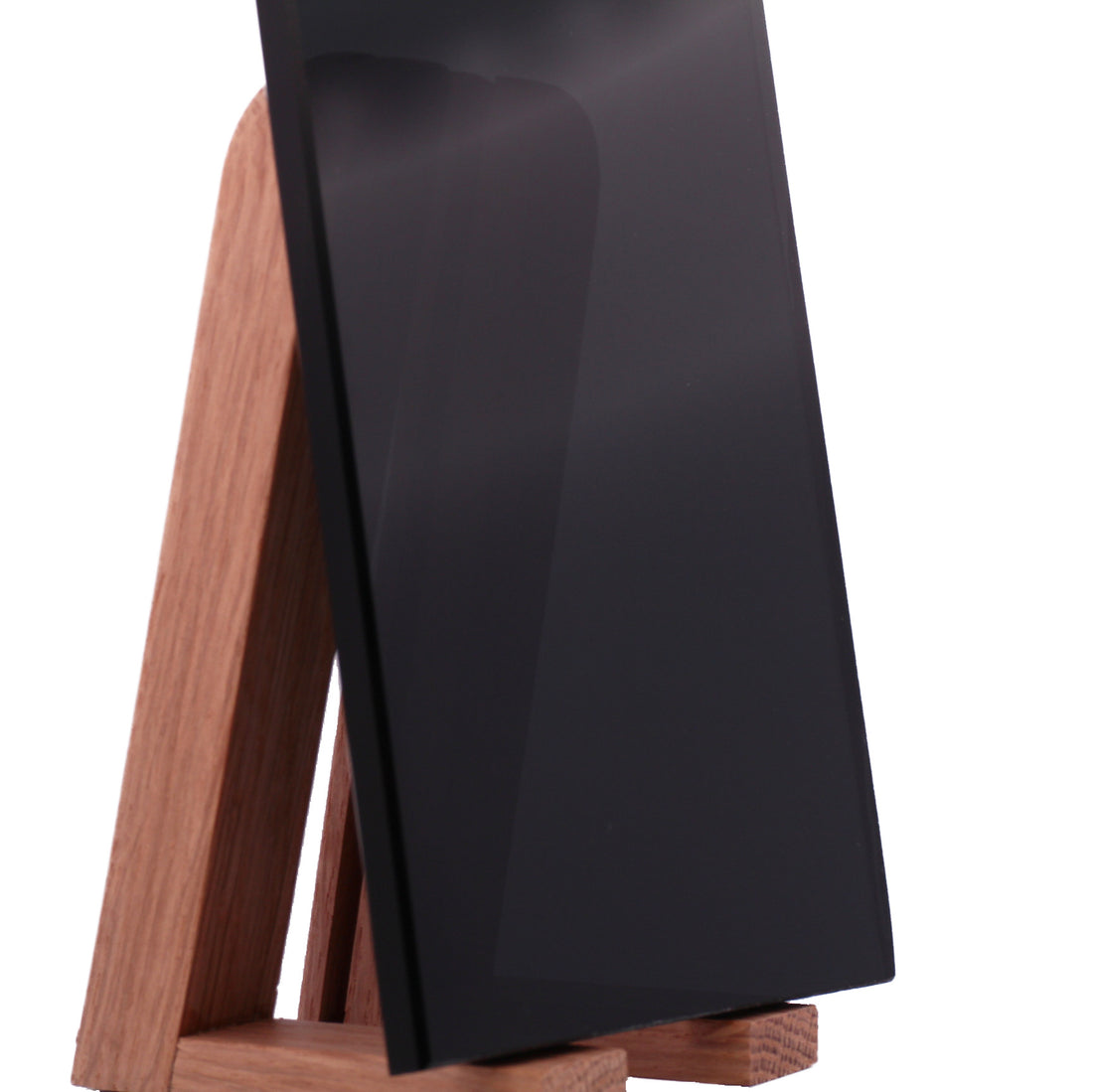 <strong>Tummanharmaa</strong>